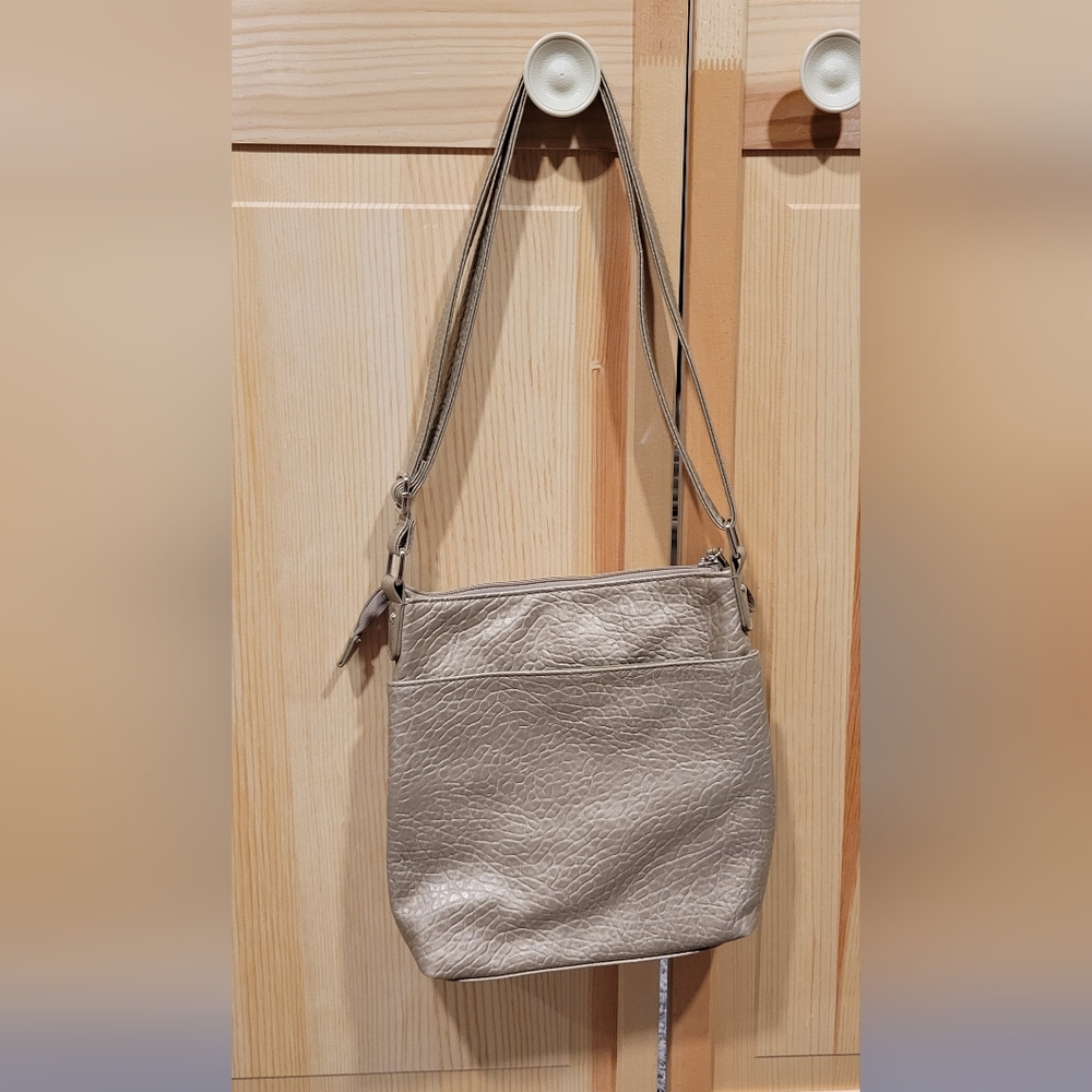 S & Co Champagne Crossbody Zip Purse - Picture 2 of 7